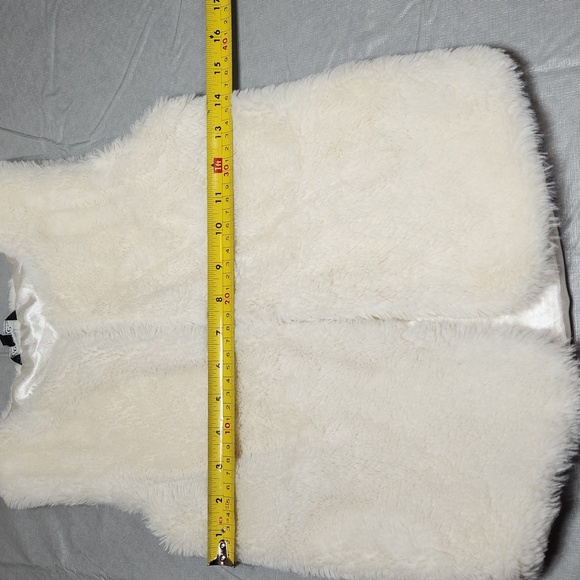 George Feaux Fur Vest - Picture 11 of 12